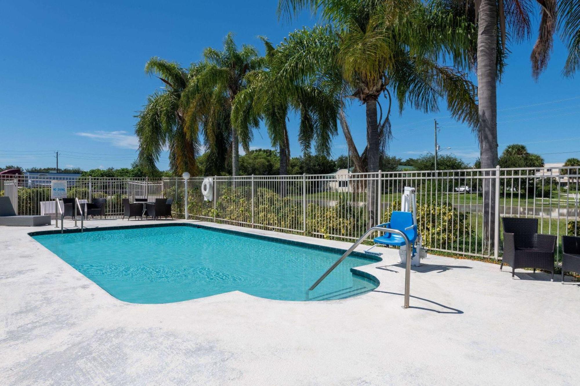 Howard Johnson By Wyndham Vero Beach/I-95 Ngoại thất bức ảnh