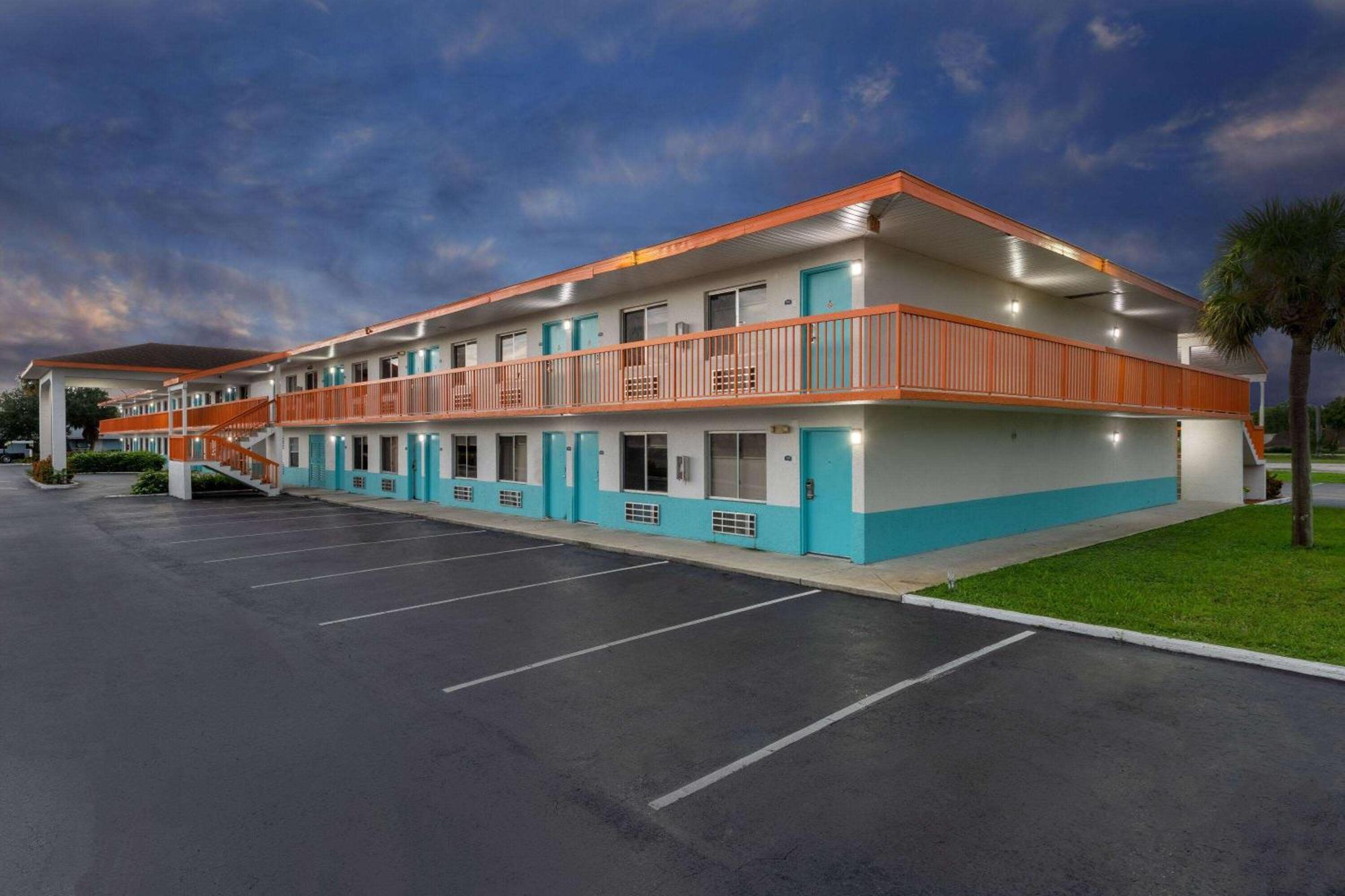 Howard Johnson By Wyndham Vero Beach/I-95 Ngoại thất bức ảnh